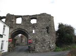 SX21478 Gatehouse Kidwelly Castle.jpg